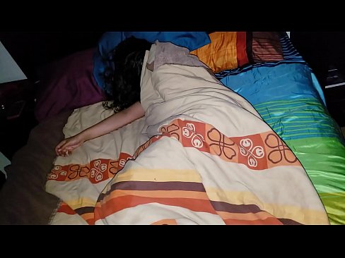❤️ Stiefson beréiert seng jonk Stéifmamm wärend hatt schléift. ❤ Qualitéit Sex op Porno lb.xxxdesichudai.ru ️❤